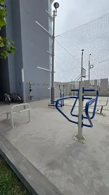 a blue hose in a parking lot next to a fence at Departamento exclusivo en San Bartolo in San Bartolo