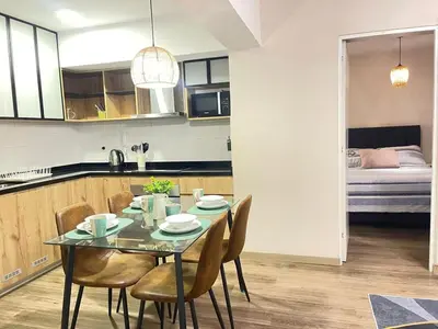 a kitchen and dining room with a table and chairs at M24 Departamento de 2 Dorm 2 baños - Frente Embajada de USA in Lima
