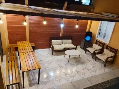 a living room with two benches and a table at Sweet Rustic Home in Salinas