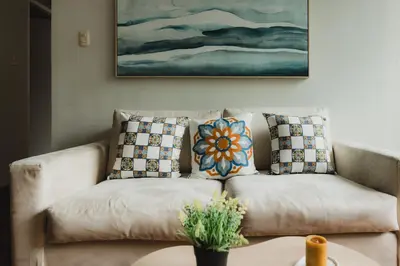 a living room with a couch with pillows on it at Galvez 3 Dormitorios by Casa Miraflores - Wifi Washer Hot Water in Lima