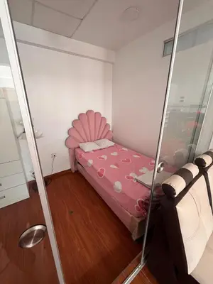 a small bedroom with a pink bed in a room at Casa de playa con Piscina I-101 in Punta Negra