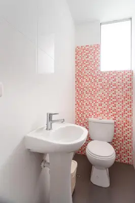 a bathroom with a white sink and a toilet at Sarapampa punto Asia in Asia