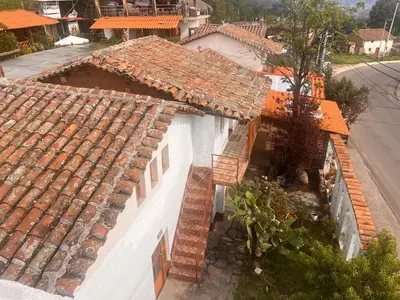 an overhead view of a white house with red roof at hospedaje Illary in Quinua
