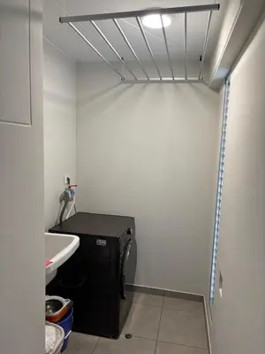 a bathroom with a toilet and a sink at Amplia habitación con baño propio a 20 min del aeropuerto in Lima
