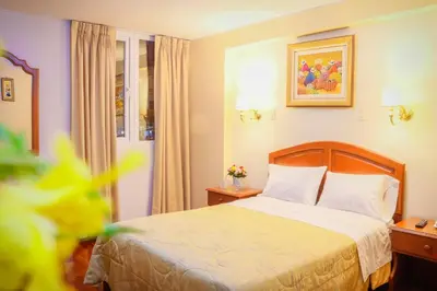 a hotel room with a bed and a window at Hotel Manhattan Inn Airport in Lima