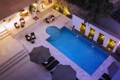 an overhead view of a swimming pool with umbrellas at Casa Andina Premium Golf Los Incas in Lima