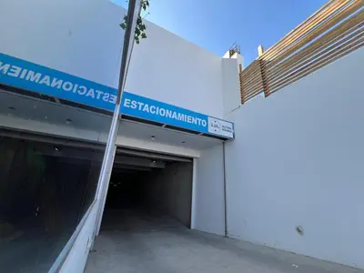 a garage with a sign on the side of a building at Hotel Balistra in Ica