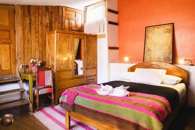 a bedroom with a bed with two towels on it at Backpacker La Bo'M in Cusco