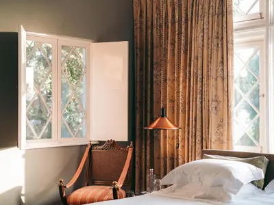 a bedroom with a bed and a window at Atemporal by Andean in Lima