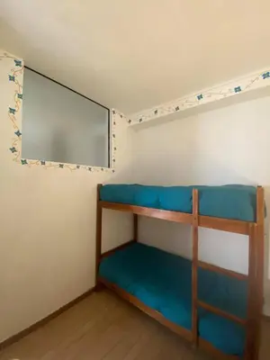 a bunk bed in a room with a mirror at Hostal Chaska Wasi in Ollantaytambo