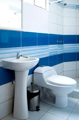 a bathroom with a sink and a toilet and a mirror at Hostal Los Angeles in Barranca