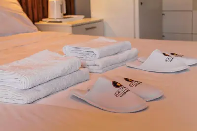 a pile of towels sitting on top of a bed at Resort la Fogata Cieneguilla in Cieneguilla