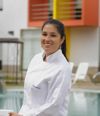 a woman in a white lab coat standing in a laboratory at Kajaca Suite Hotel in Huacho