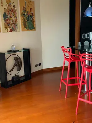 a room with two red chairs and a table at Miraflores Frente al Mar in Lima