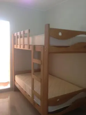 a bunk bed with a ladder in a room at Departamentos Playa San Bartolo in San Bartolo