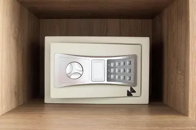 a microwave oven in a cabinet with a drawer at Tierra Viva Miraflores Mendiburu in Lima
