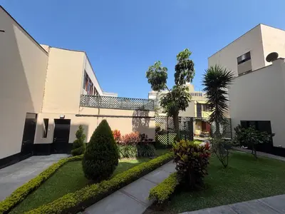 a house with a garden with trees and bushes at Sori Apartments in Lima