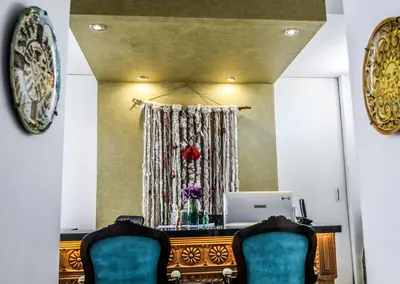 a room with a desk with a laptop and two chairs at Tariq Boutique in Cusco