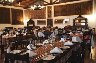 a dining room with long tables with plates and wine glasses at Hotel Majoro in Nazca