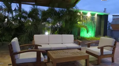 a living room with two chairs and a couch at Hotel Las Flores in Ica