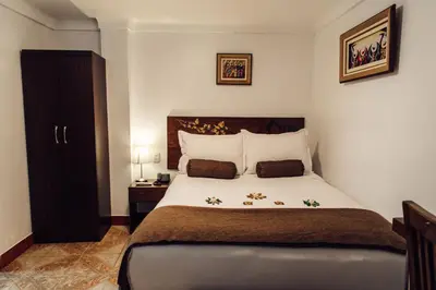 a bedroom with a large bed in a room at Hotel Retama Machupicchu in Machu Picchu