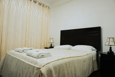 a bedroom with a large bed with towels on it at Hospedaje El Velero in Paracas
