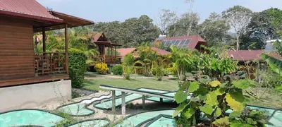 a garden with a picnic table and a house at Chontaqui Eco-Lodge in Oxapampa