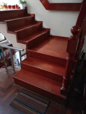 a staircase with wooden steps in a house at Mini Departamento Tambo Huascar 2 in Lima