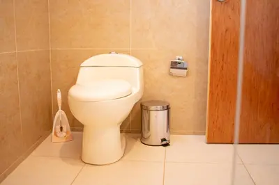 a bathroom with a toilet and a trash can at Allin Illary Eco Hospedaje in Urubamba