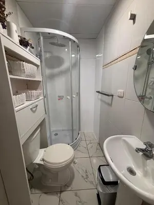 a bathroom with a shower and a toilet and a sink at Casa de Juan y Violeta in Lima