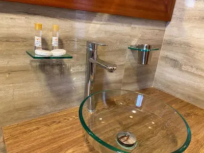 a glass bowl on a counter in a bathroom at Llamita Hotel-Huancayo in Huancayo