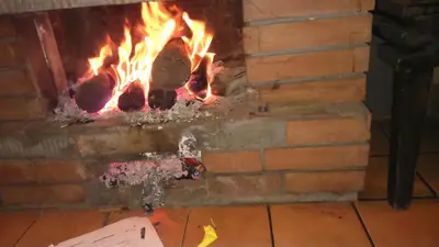 a brick oven with food cooking in it at Posada Junco y Capuli in Huancayo
