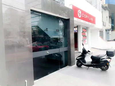 a scooter parked in front of a building with a window at Departamento Miraflores in Lima