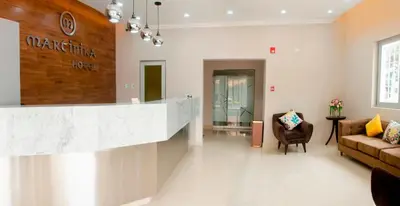 a living room with a counter and a couch at Martinika in Lima