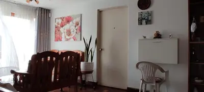 a dining room with two chairs and a table at EL ENSUEÑO in Lima