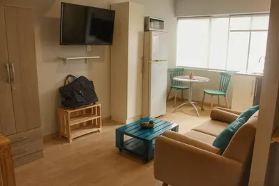 a living room with a couch and a table at Lindo y moderno Excelente ubicación in Lima