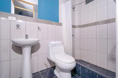 a bathroom with a toilet and a sink at Hospedaje Muñoz in Ica