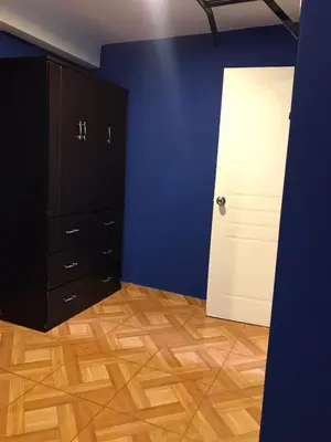 a room with a blue wall and a white door at 300 Departamento Centrico distrito de chorrillos in Lima
