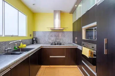 a kitchen with a sink and a stove at Balconcito Peruano & AMPLIO 2 dormitorios in Lima
