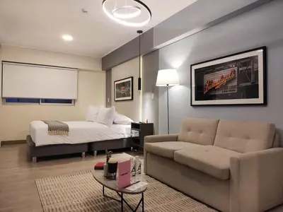 a living room with a bed and a couch at Connect by Wynwood House in Lima