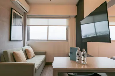 a living room with a couch and a table at Connect by Wynwood House in Lima