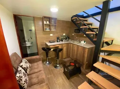 a small apartment with a kitchen and a staircase at Loft en centro histórico Cusco Inlove in Cusco
