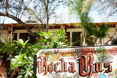 a skateboardhibitionhibition sign in front of a house at Rochabus in Ica