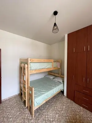 a bedroom with two bunk beds in a room at Casa completa piscina 3 Habitaciones en Chanchamayo in La Merced