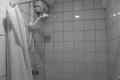 a bathroom with a shower with a shower curtain at LA CASA DEL VISITANTE in Cusco