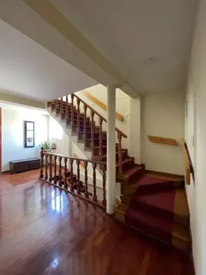 a staircase in a home with wooden flooring and a stair case at HOSPEDAJE LAS FLORES ICA in Ica