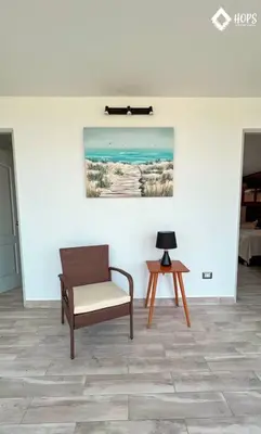 a chair and a table in a room at HOP BUZIOS exclusiva oasis y playa en Chincha in Chincha Baja