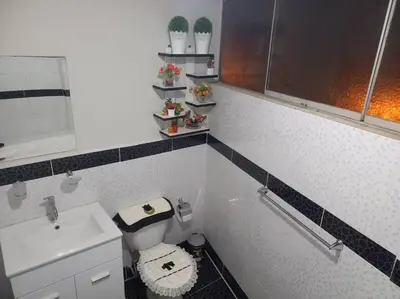 a white bathroom with a sink and a toilet at Lugar encantador frente al mar con tina o jacuzzi in Lima
