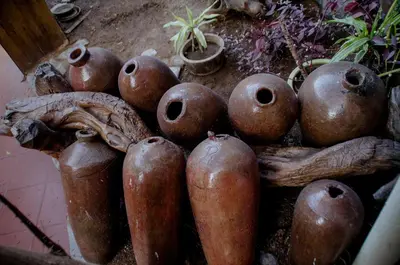 a group of pots and vases sitting on a table at Hotel & Hacienda El Carmelo in Ica