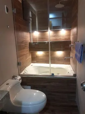 a bathroom with a toilet and a bath tub at Dpto entero, 2do piso, ascensor y cochera in Lima